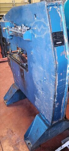 Universelle Schwanenhals-Blechknabbermaschine Pullmax P 21 S