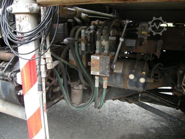 Dreiseitenkipper UNIMOG Unimog U1250 mit Kran