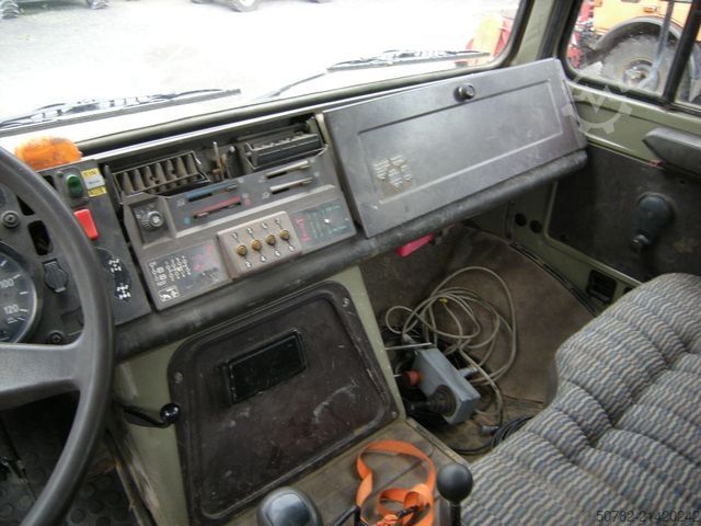 Dreiseitenkipper UNIMOG Unimog U1250 mit Kran