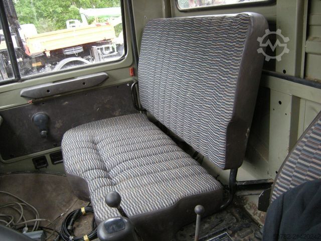 Dreiseitenkipper UNIMOG Unimog U1250 mit Kran