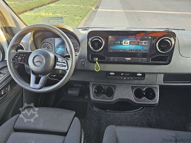 High-roof van MERCEDES-BENZ SPRINTER 317 L2H2 Mbux10 Navi
