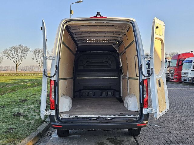 High-roof van MERCEDES-BENZ SPRINTER 317 L2H2 Mbux10 Navi