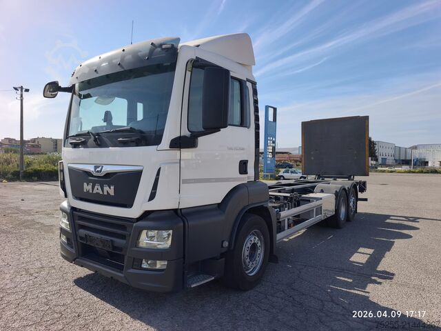 LKW-Fahrgestell MAN 26.360 TGS