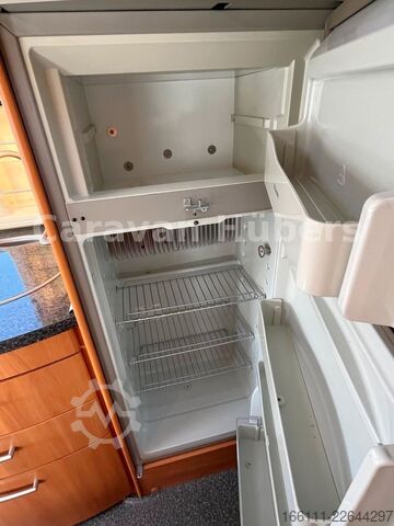 Integriertes Wohnmobil HYMER/ERIBA B 614 - Festbett- Klima -  - Solar -
