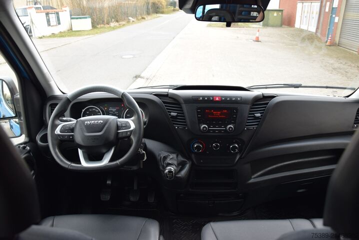 Pick-up van Iveco Daily  35S18 DOKA 7-Sitzer Pritsche Maxi AHK 3,5T