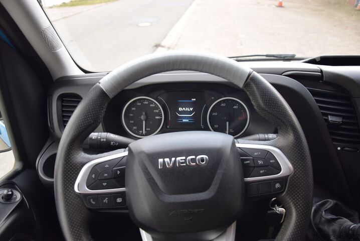 Pick-up van Iveco Daily  35S18 DOKA 7-Sitzer Pritsche Maxi AHK 3,5T