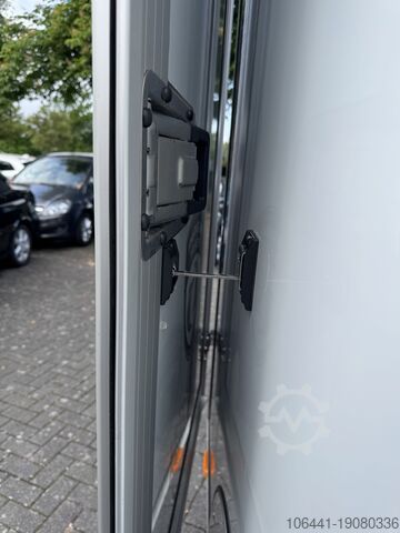 Transporter with suitcase Renault Master RED Koffer Portaltüren