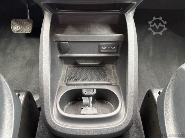 High-roof van Mercedes-Benz V 250 d Kompakt DISTRONIC AHK2,5to Kamera