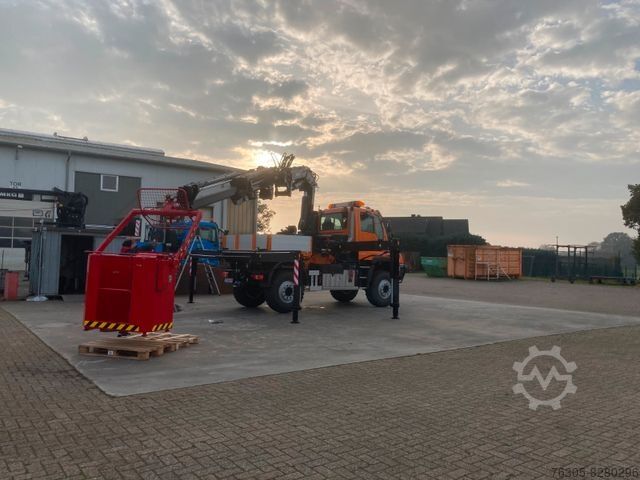 Spezial-LKW MERCEDES-BENZ Unimog U 423