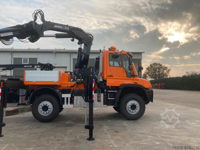 Spezial-LKW MERCEDES-BENZ Unimog U 423