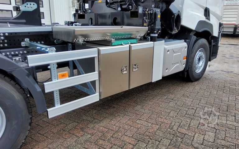 Hakenarmsystem Renault C520 P8x4-4 TRIDEM ROAD 13 LITER + HIAB Z-KRAAN...