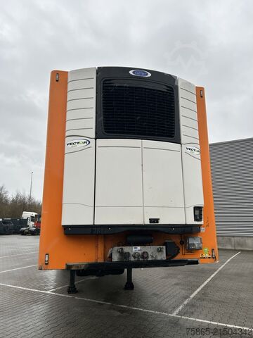 Refrigerated/freezer transport SOR Iberica SOR-S3E / Carrier Vector 1550 / Frigo / Loadlif...