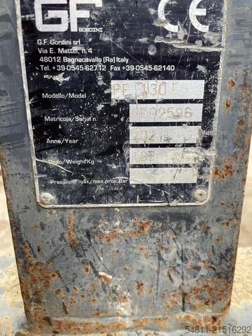 Compact loader Bobcat T76