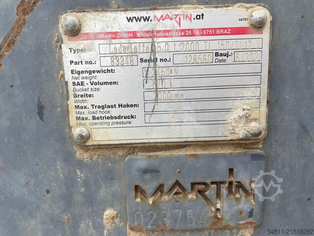 Compact loader Bobcat T76