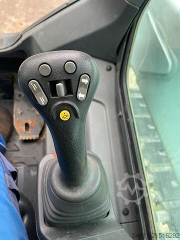 Compact loader Bobcat T76