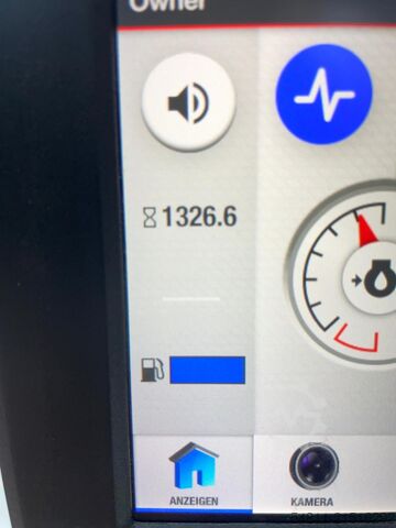 Compact loader Bobcat T76