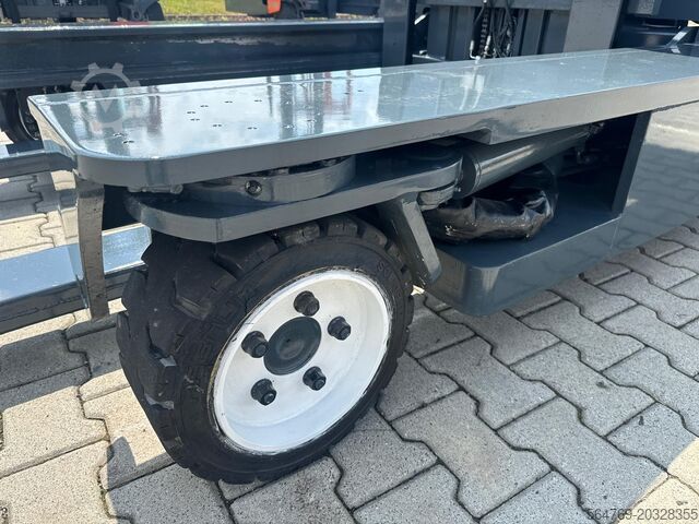 Vierwege-Gabelstapler Combilift C3000/ Mast 7500 mm /Teleskopic forks