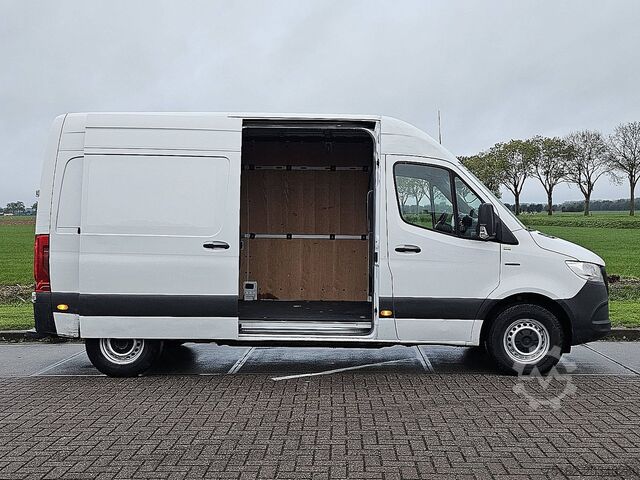 High-roof van MERCEDES-BENZ ESPRINTER L2H2 Elektrisch AC!