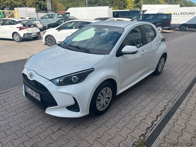 Van TOYOTA Yaris Basis /  12x Fahrzeuge verfügbar
