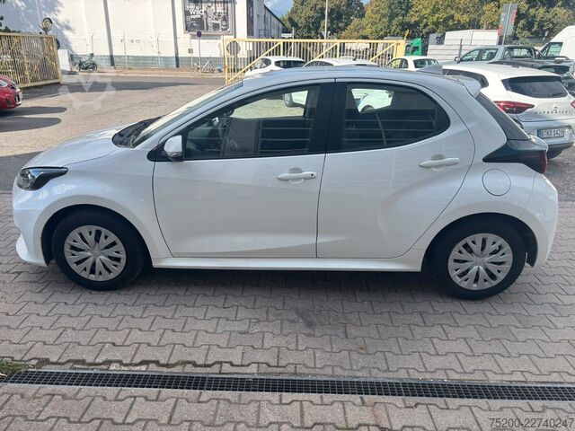 Van TOYOTA Yaris Basis /  12x Fahrzeuge verfügbar