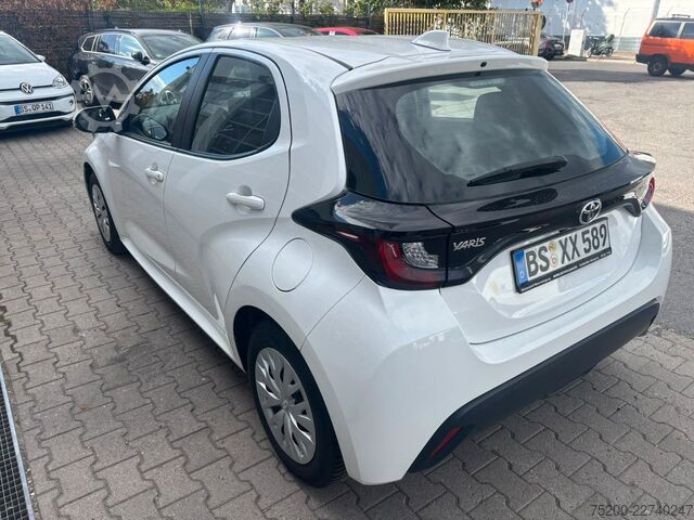 Van TOYOTA Yaris Basis /  12x Fahrzeuge verfügbar