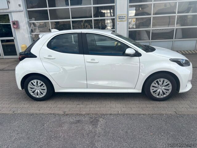 Van TOYOTA Yaris Basis /  12x Fahrzeuge verfügbar