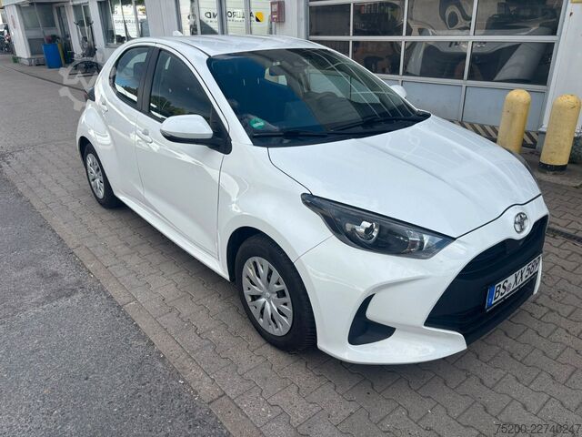 Van TOYOTA Yaris Basis /  12x Fahrzeuge verfügbar