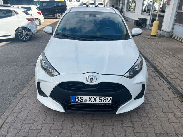 Van TOYOTA Yaris Basis /  12x Fahrzeuge verfügbar