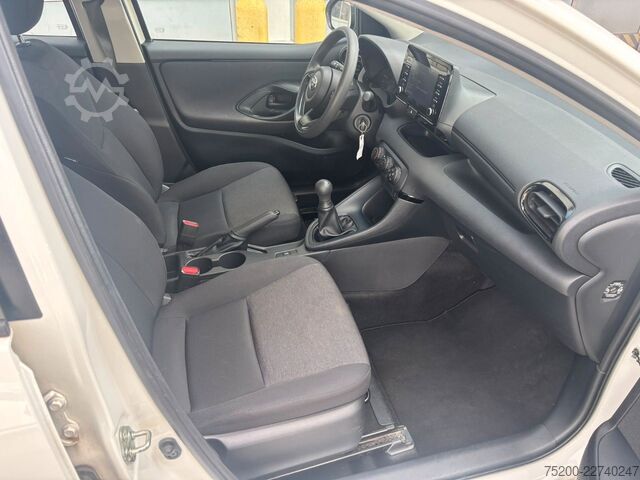Van TOYOTA Yaris Basis /  12x Fahrzeuge verfügbar