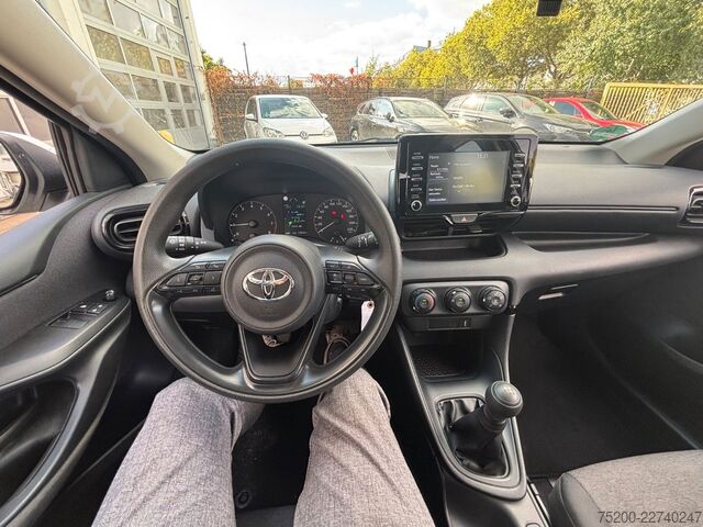 Van TOYOTA Yaris Basis /  12x Fahrzeuge verfügbar