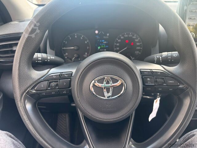 Van TOYOTA Yaris Basis /  12x Fahrzeuge verfügbar