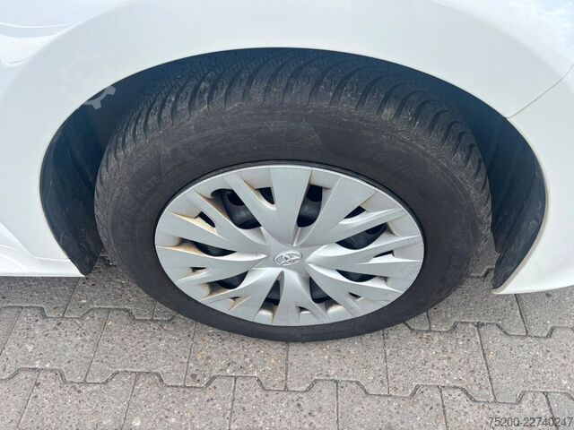 Van TOYOTA Yaris Basis /  12x Fahrzeuge verfügbar