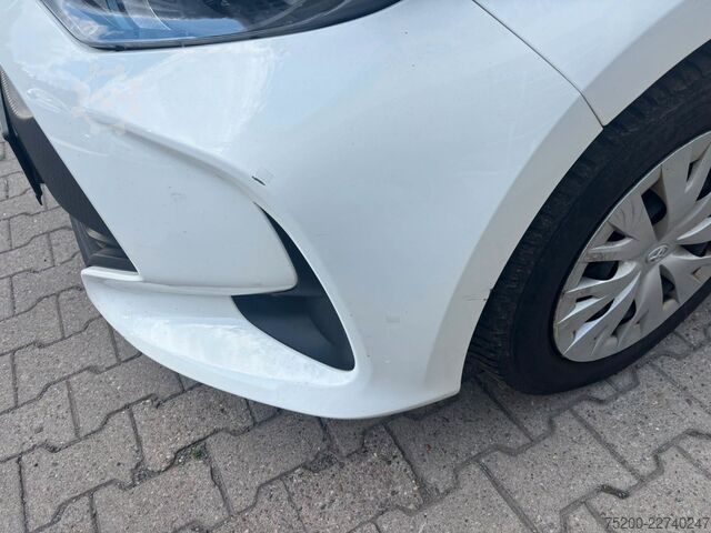 Van TOYOTA Yaris Basis /  12x Fahrzeuge verfügbar