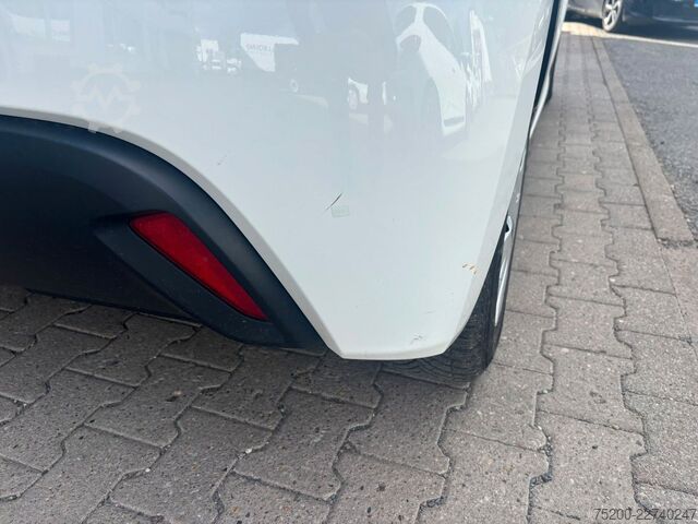 Van TOYOTA Yaris Basis /  12x Fahrzeuge verfügbar