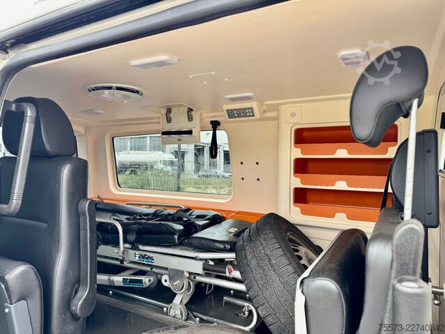Feuerwehrfahrzeug VW VW T6,2.0 TDI. Trage und Sessel