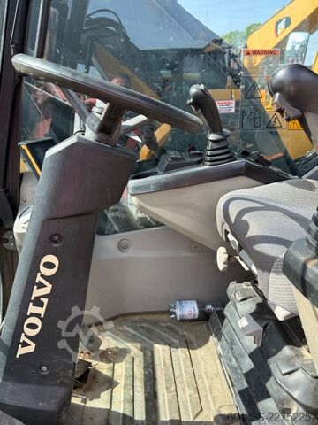Mobile excavator VOLVO EW 180 E