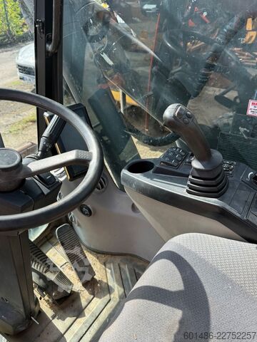 Mobile excavator VOLVO EW 180 E