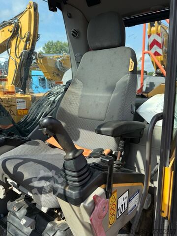 Mobile excavator VOLVO EW 180 E