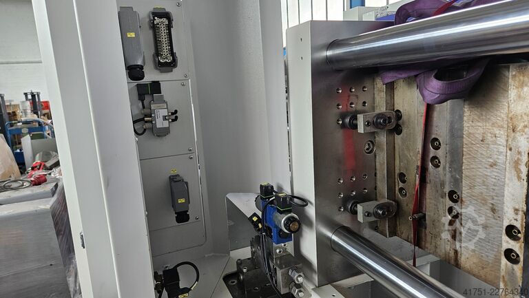 Injection molding machine BATTENFELD HM 90-210
