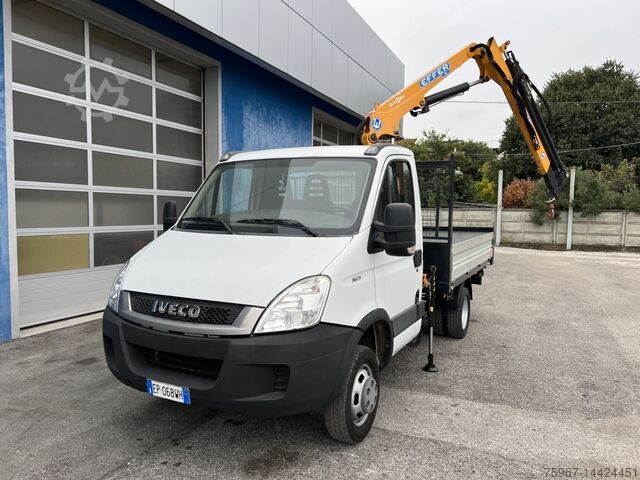 Open platform with crane Iveco Daily 35c11