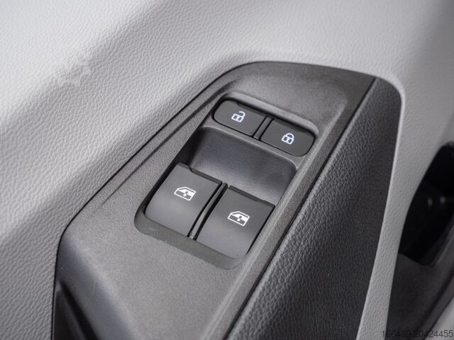 Minibus Maxus DELIVER 9