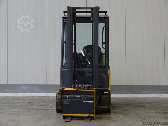Electric 4-wheel forklift Jungheinrich EFG320