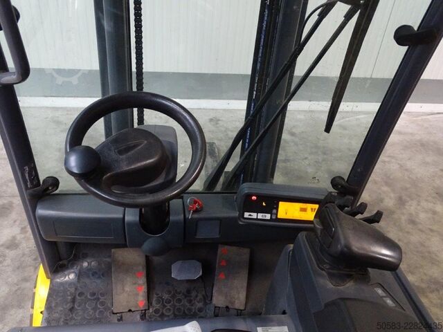 Electric 4-wheel forklift Jungheinrich EFG320