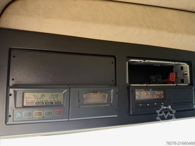 Kühlkoffer-LKW MERCEDES-BENZ 2540 LL 6x2/4 Kühlkoffer 8.2m LBW 2,5t  Carrier