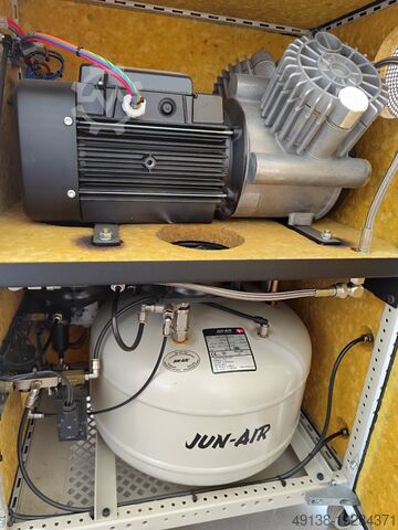 Piston compressor, oil-free in soundproof enclosure JUN-AIR 2000-25M