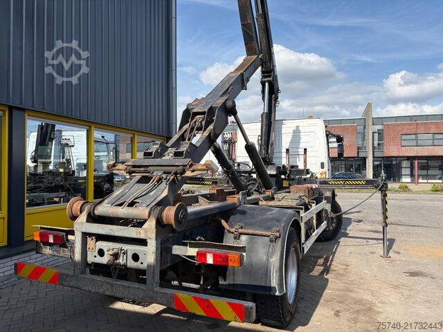 Crane Mercedes-Benz ATEGO 1823 + HIAB-102-S 2 + HAAK SYSTEEM