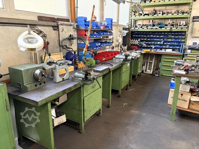 Lot of workbenches/heavy-duty shelving Workbench heavy-duty shelving