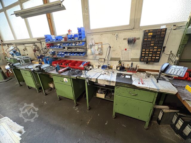 Lot of workbenches/heavy-duty shelving Workbench heavy-duty shelving