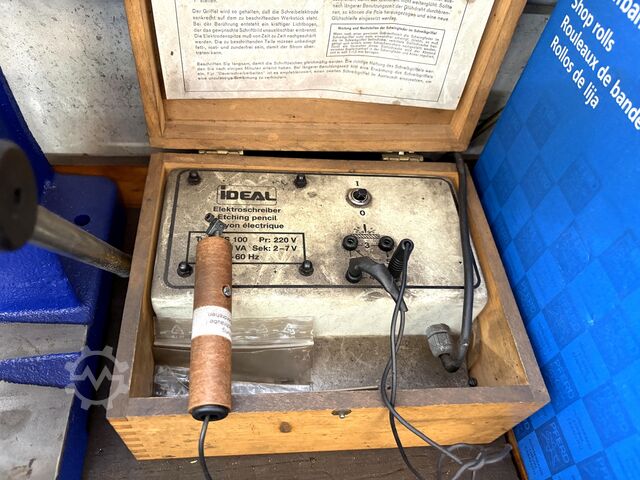 Lot of workbenches/heavy-duty shelving Workbench heavy-duty shelving