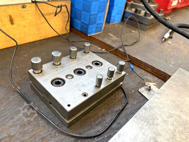 Lot of workbenches/heavy-duty shelving Workbench heavy-duty shelving